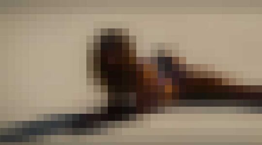 Illustratie voor: Sexy behind the scenes shots van Hannah Ferguson op het strand