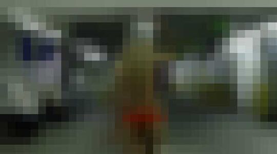 Illustratie voor: Striptease in olieraffinaderij..!