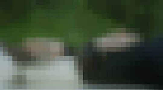 Illustratie voor: Met deze geniale trui kun je overal een powernap doen!