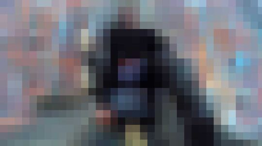 Illustratie voor: Man beklimt hoogste kerktoren ter wereld