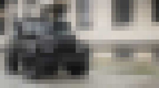 Illustratie voor: Het dak kan eraf met deze all-black Land Rover Defender SVX