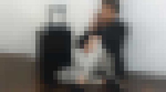 Illustratie voor: Deze koffer heeft een ingebouwde oplader, ideaal voor op reis!