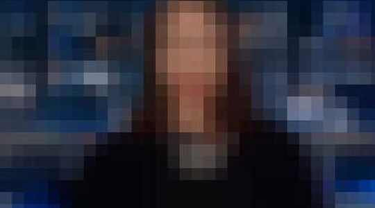 Illustratie voor: Hilarisch: Nieuwslezeres schrikt nadat ze beseft dat de camera’s nog draait!