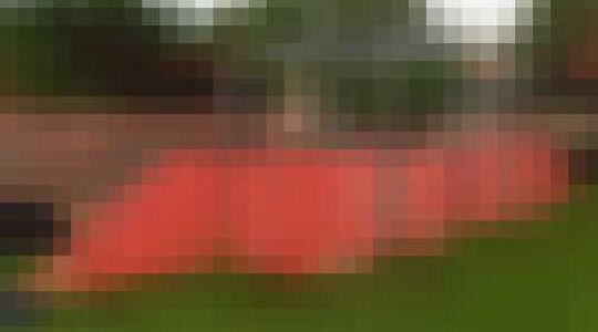 zwembad van bierkratten