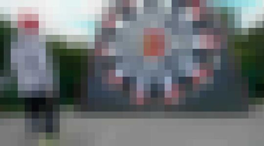 Illustratie voor: Wie daag je uit voor een potje opblaasbaar Kick Darten?