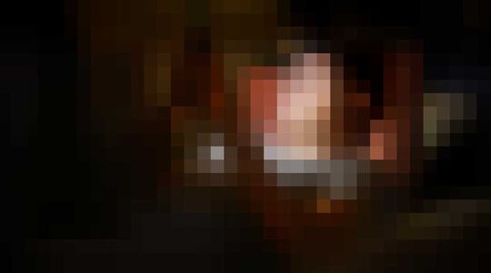 Illustratie voor: De 6 herkenbare fases die je ondergaat wanneer je een late-night booty call wilt