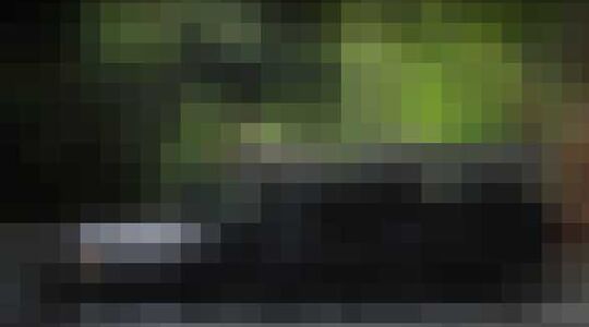 Illustratie voor: Kamperen? Dat doe je natuurlijk alleen met de brute LC79 Super Tourer