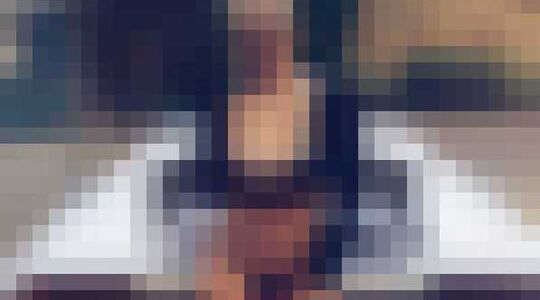 Illustratie voor: Lindsey Pelas poseert samen met een Lamborghini