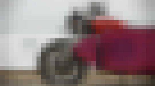 Illustratie voor: Deze Ducati motor is een echt offroad monster én bovendien geschikt om je surfplank mee te nemen!