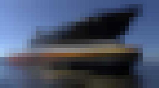 luxe jacht in de vorm van een haai