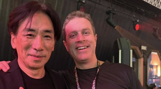 Geoff Keighley, oprichter van de Game Awards samen met Sega-president Utsumi