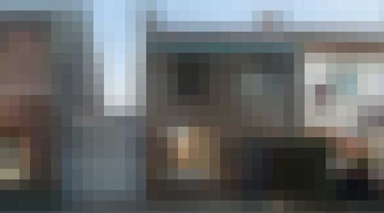 Funda-huis met bruin café