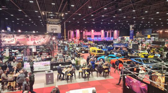 Uitzicht over een van de grote expositiehallen van InterClassics Maastricht