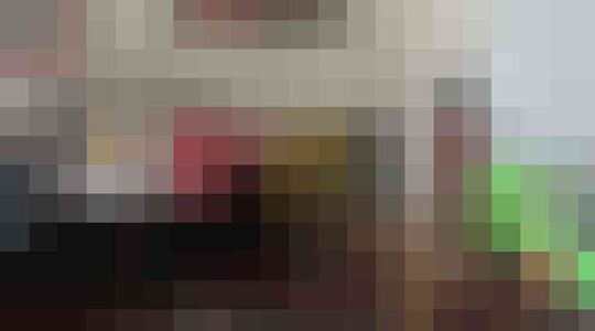 Illustratie voor: Prank backfired en denkt dat zijn vriendin knock-out geslagen wordt.