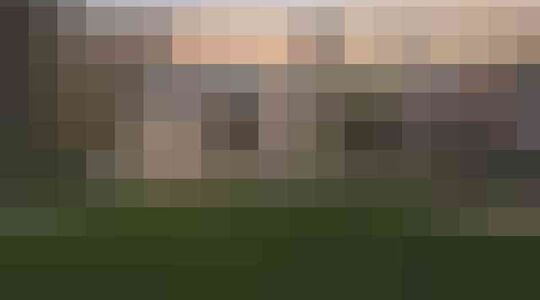 Illustratie voor: De Playboy Mansion in Los Angeles staat te koop voor 200 miljoen dollar