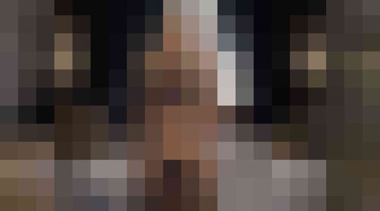 Illustratie voor: De altijd sexy Doutzen Kroes in de nieuwe Kerstcommercial van Hunkemöller