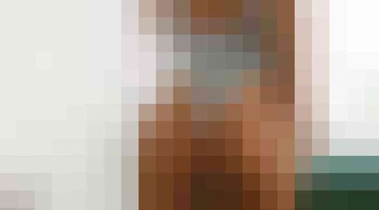 Illustratie voor: Nicky Gile staat model voor het bikinimerk Boutine LA