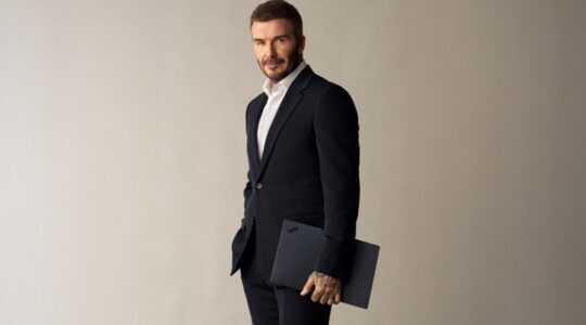 David Beckham voor de nieuwe samenwerking met Lenovo