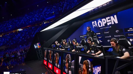 Team Vitality op stage tijdens het Blast Open Rotterdam e-sporttoernooi