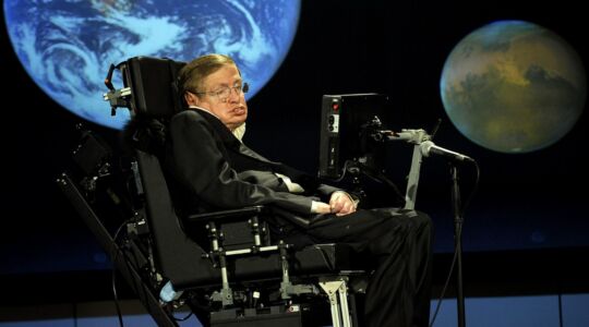 Stephen Hawking die een lezing geeft bij NASA