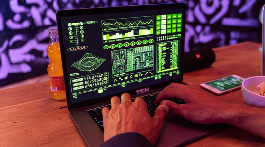 Een laptop met software open