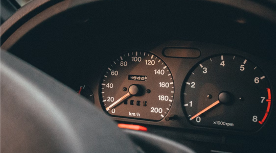 Een kilometerstand van een auto