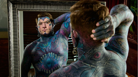 De man met het record voor de meeste tattoos