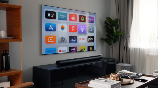 Een smart tv aan de muur