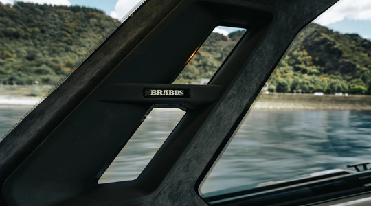 Je ziet gelijk aan de details dat het om een Brabus gaat