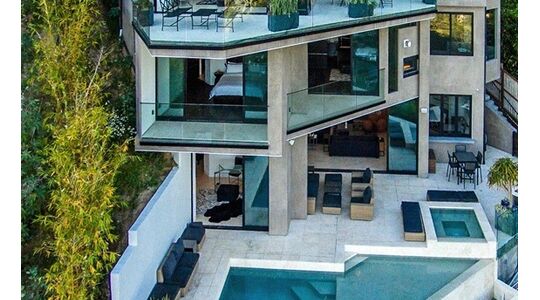 Illustratie voor: Minecraft speler koopt huis in LA voor 4,5 miljoen dollar!