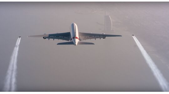Illustratie voor: Jetman vliegt mee met grootste vliegtuig ter wereld!