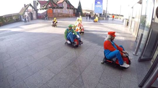 Illustratie voor: Real life versie van Mario Kart in een winkelcentrum in Londen!