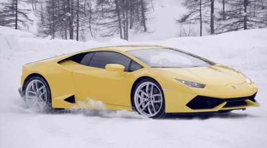 Illustratie voor: Zo ziet driften in de sneeuw met een Lamborghini eruit