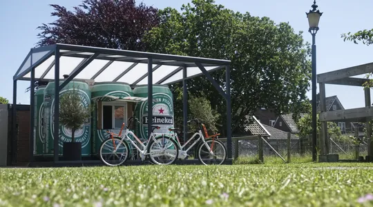 slapen in bierblikken