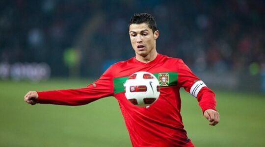 Cristiano Ronaldo is de eerste voetballer die miljonair is