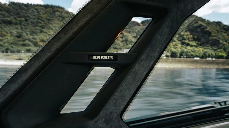 Je ziet gelijk aan de details dat het om een Brabus gaat