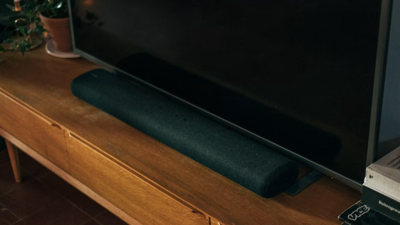 Een soundbar onder een TV
