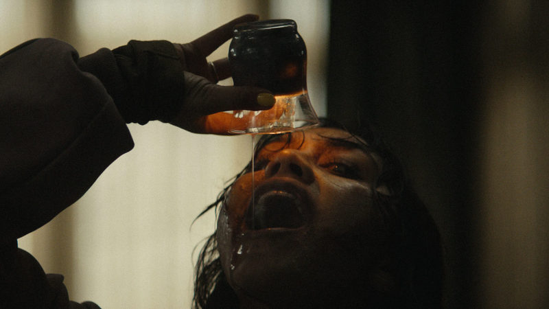 stilbeeld uit Evil Dead Burn