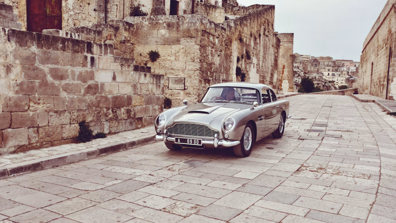 De aston martin van James Bond is misschien wel de meest iconische filmauto die er is