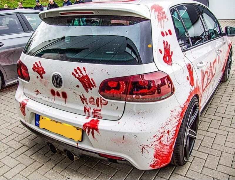 car-02-61805caa7356c